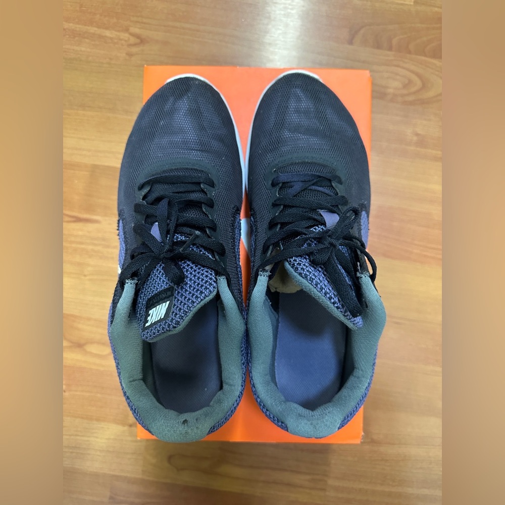Nike Men’s Black and Purple Running Sneakers Size 9